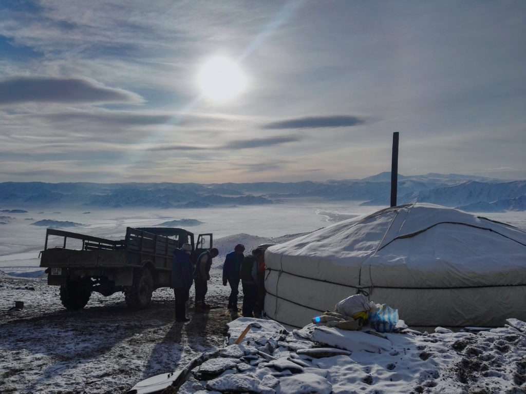 Jurtenabbau mit dem Militär im hohen Altai Gebirge